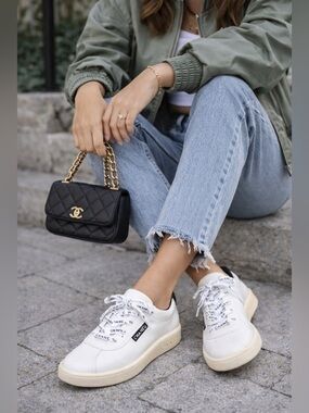 Chanel Leather Sneakers Size: EU 37
Color: White with cream sole
Made in Italy
